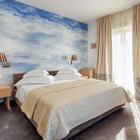 بوبان لوكجري سويتس فندق مبيت وإفطار سبليت