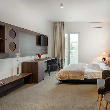 بوبان لوكجري سويتس 4* سبليت