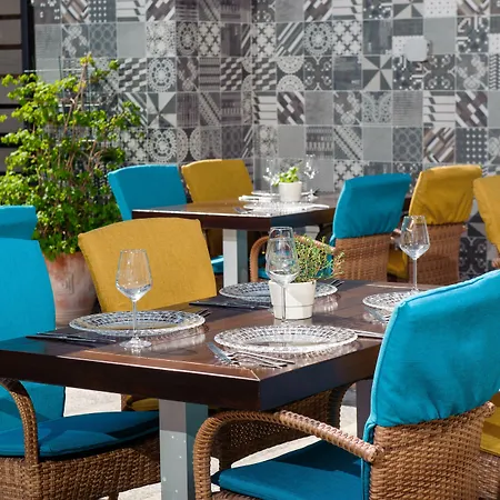 بوبان لوكجري سويتس 4* سبليت